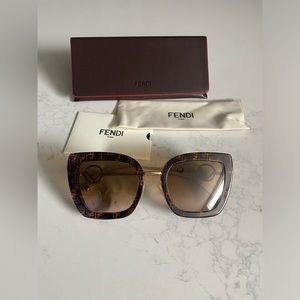 FENDI monogram ff Gradient Cat Eye Sunglasses